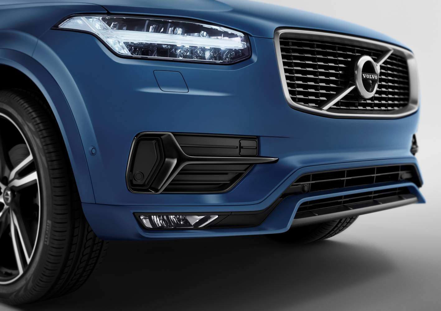 Volvo shows new XC90 R-Design
